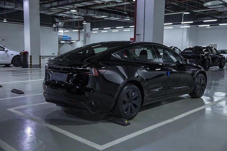 曝两家科技大厂争投DeepSeek，估值飙至200亿美元；小米深夜放大招！最强大模型MiMo-V2.5系列发布；微软 Xbox 部门将裁员15%